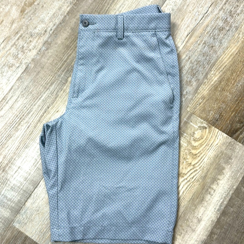 PGA Tour golf shorts size 32